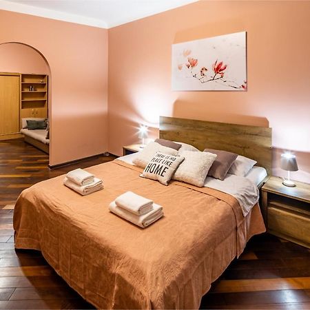 The Main Square! 2 Separated Bedrooms, Balcony Leópolis Exterior foto