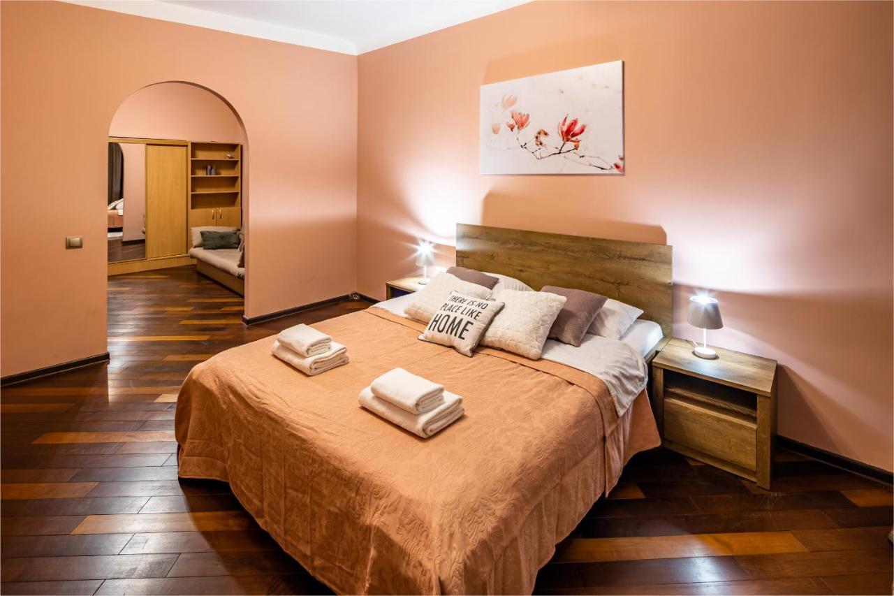The Main Square! 2 Separated Bedrooms, Balcony Leópolis Exterior foto