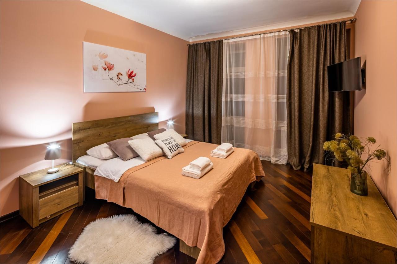 The Main Square! 2 Separated Bedrooms, Balcony Leópolis Exterior foto