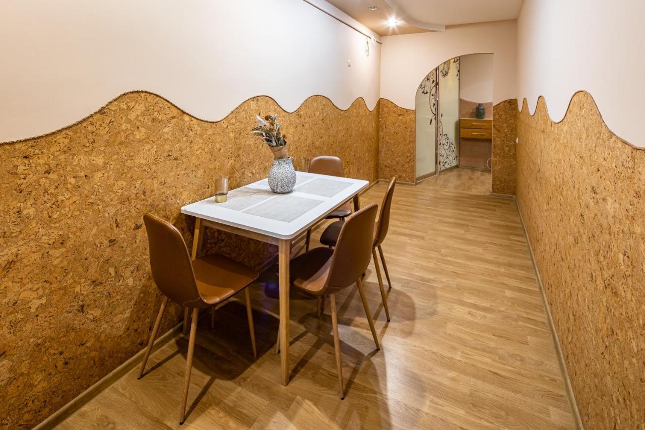 The Main Square! 2 Separated Bedrooms, Balcony Leópolis Exterior foto