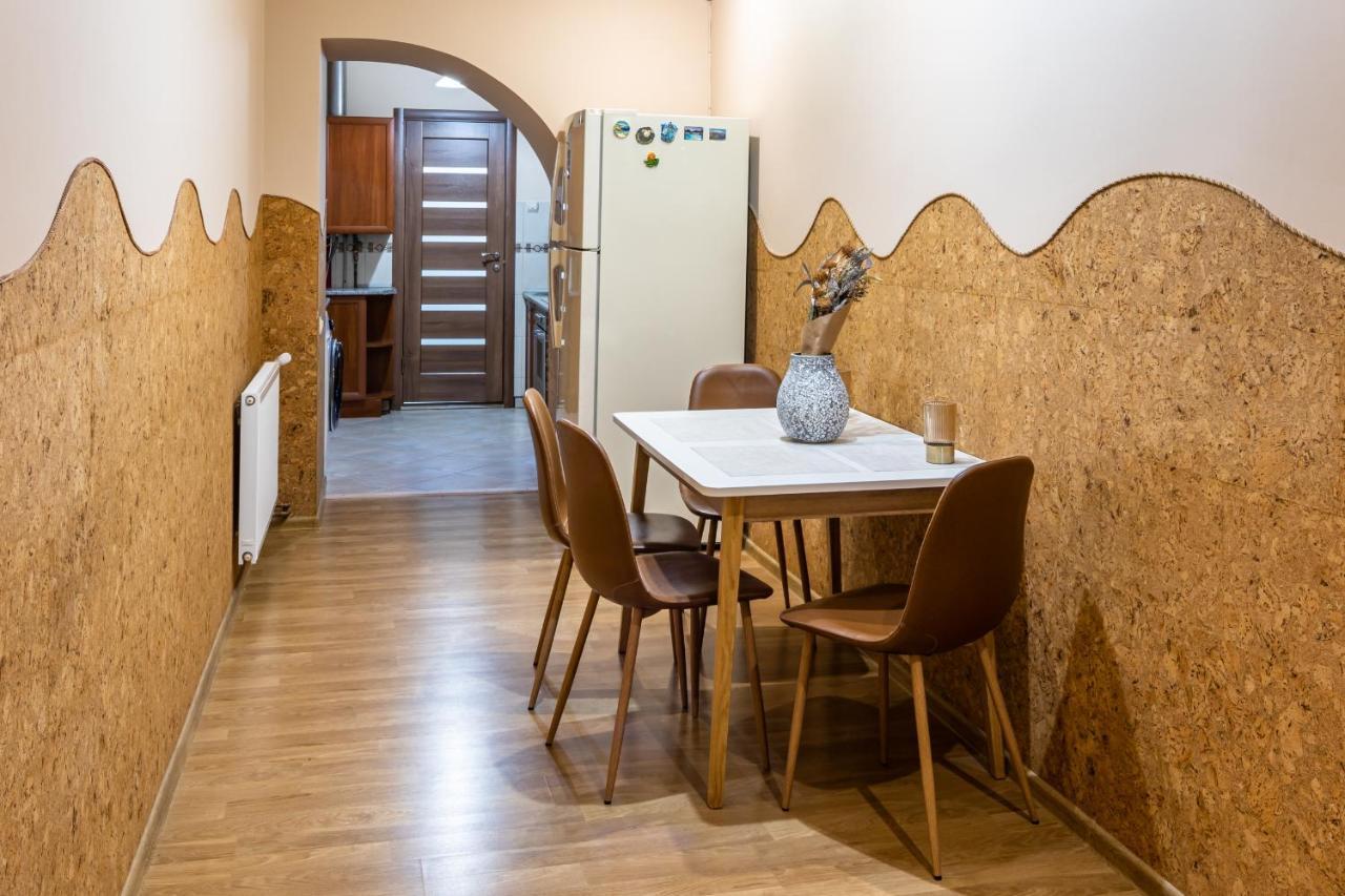 The Main Square! 2 Separated Bedrooms, Balcony Leópolis Exterior foto